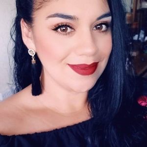 Meet your Posher, Diannis